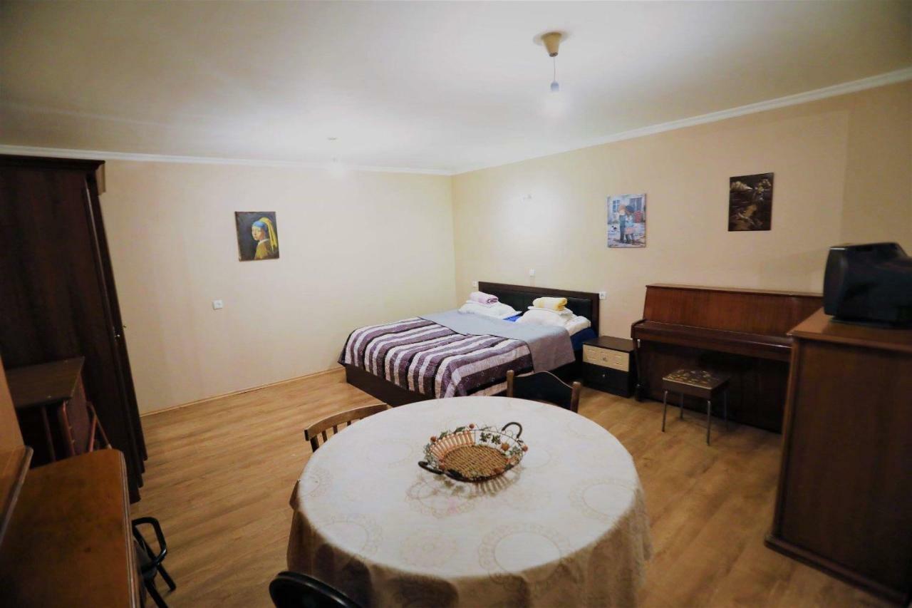 Cozy, Warm & Cheap Apartment Tbilisi Exterior photo